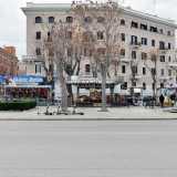 ...e l�antico palazzo dell�Incis dall�altra...